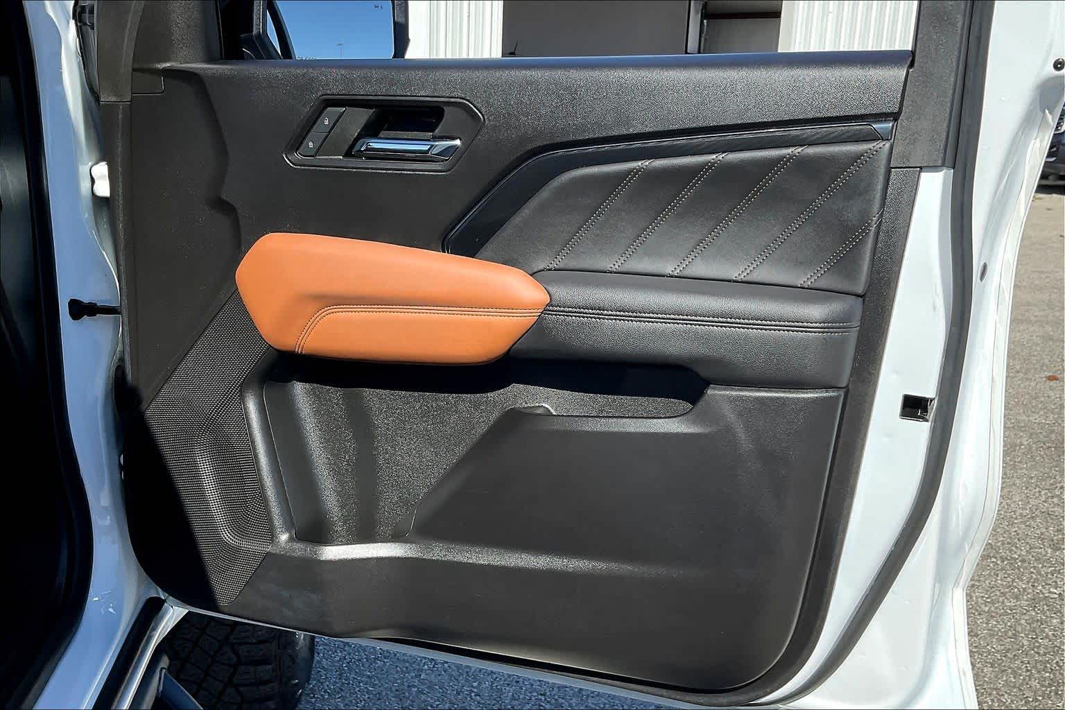 2023 GMC Canyon 4WD AT4 Summit White at Group 1 GMC Buick South