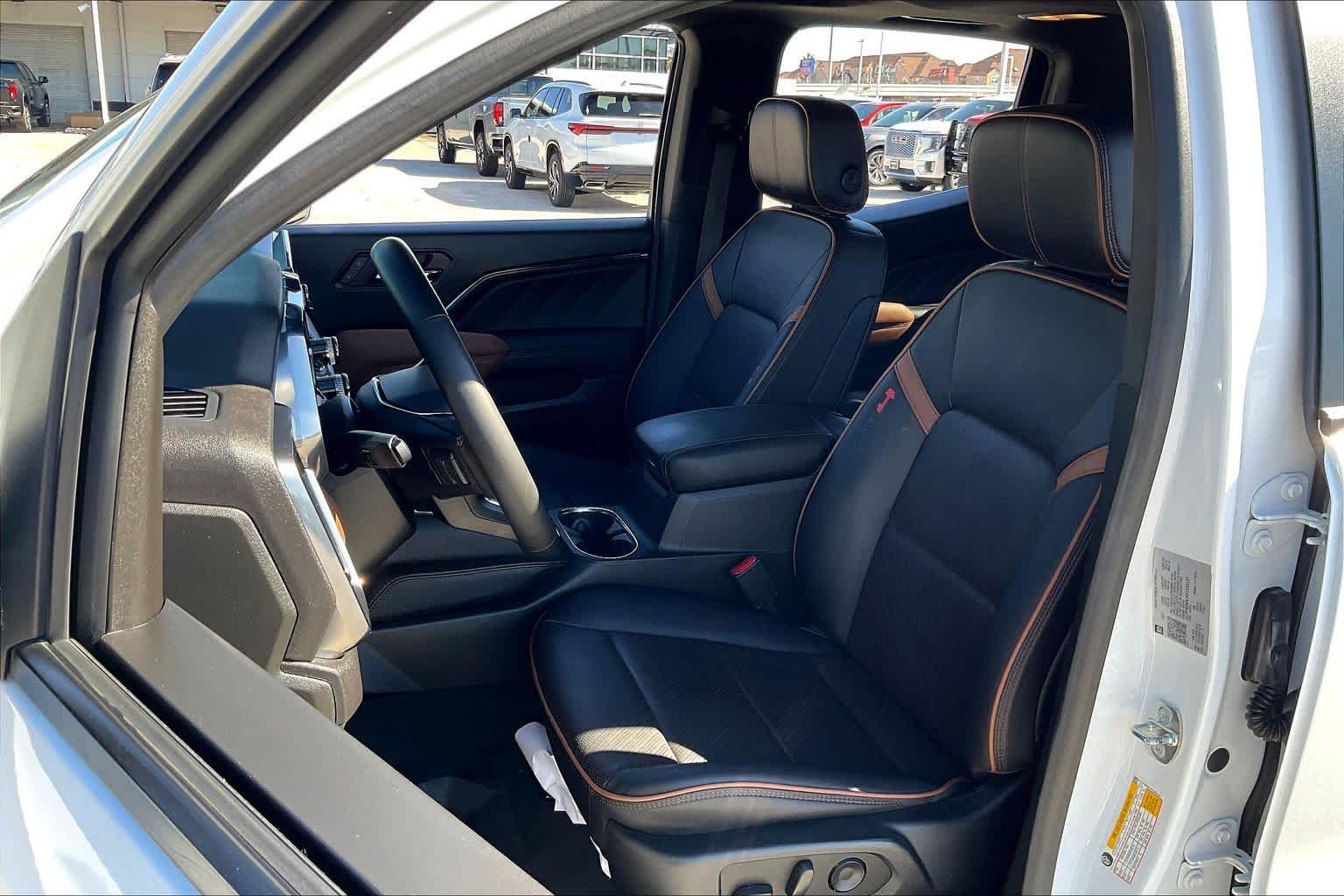 2023 GMC Canyon 4WD AT4 Summit White at Group 1 GMC Buick South