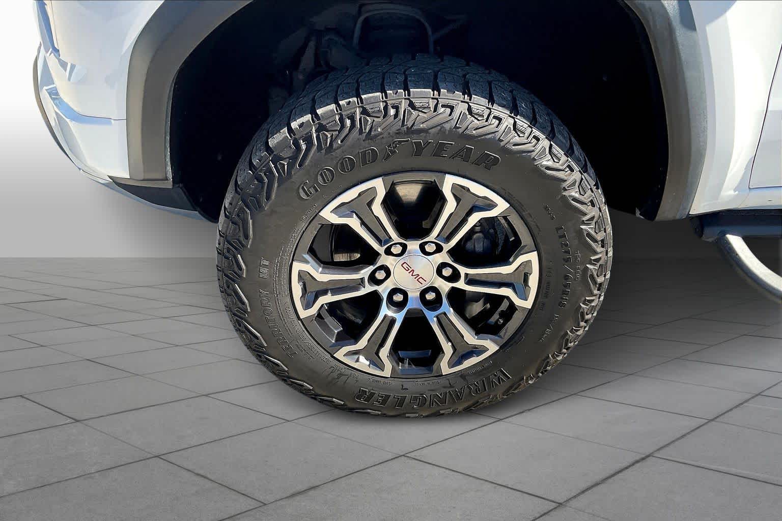 2023 GMC Canyon 4WD AT4 Summit White at Group 1 GMC Buick South