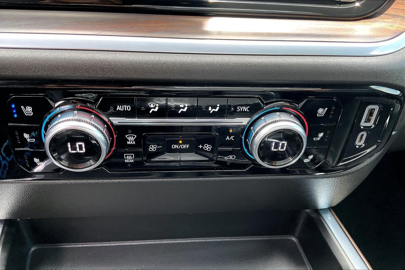 2022 GMC Sierra 1500 SLT Onyx Black at Group 1 GMC Buick South