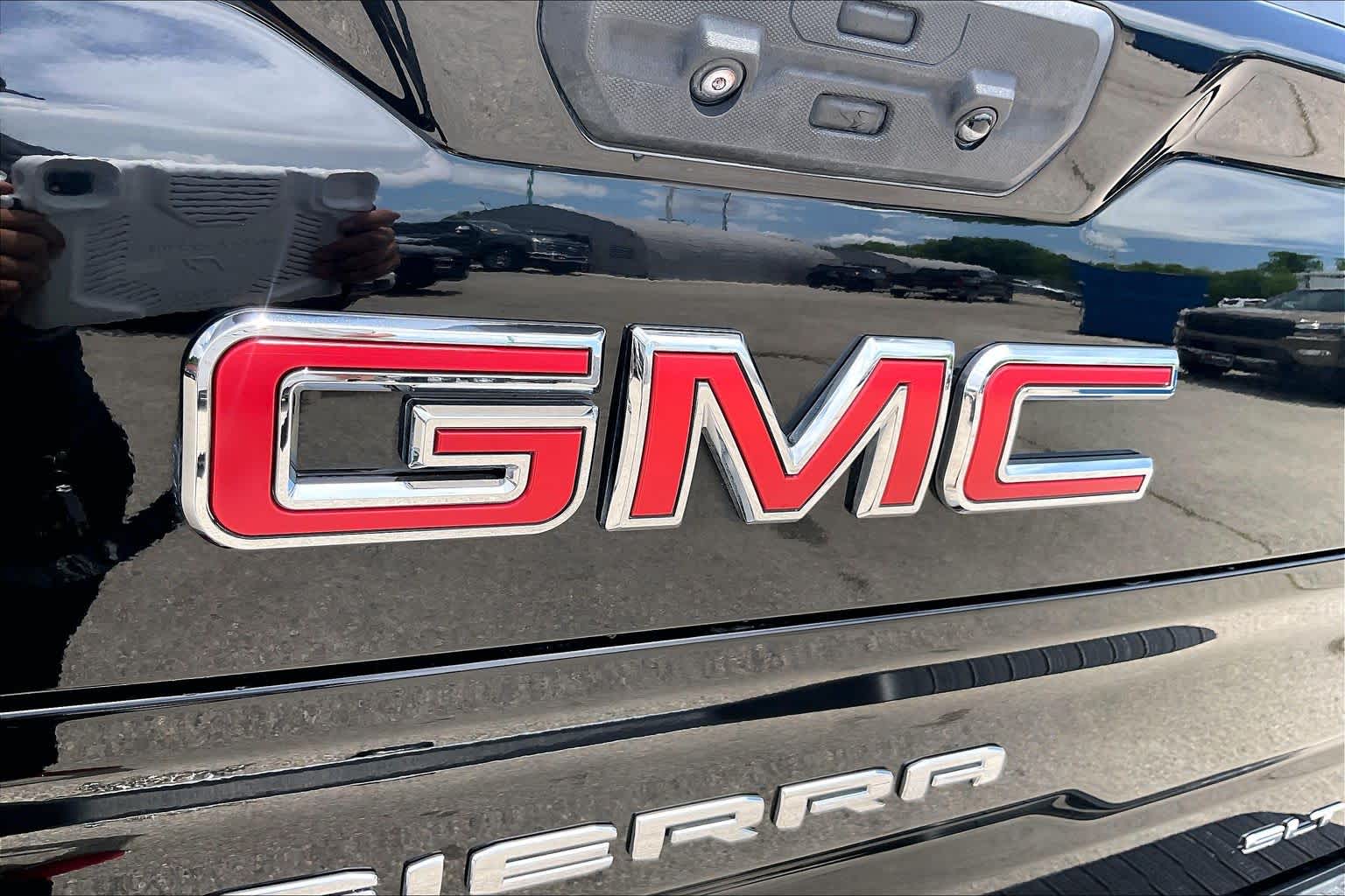 2022 GMC Sierra 1500 SLT Onyx Black at Group 1 GMC Buick South