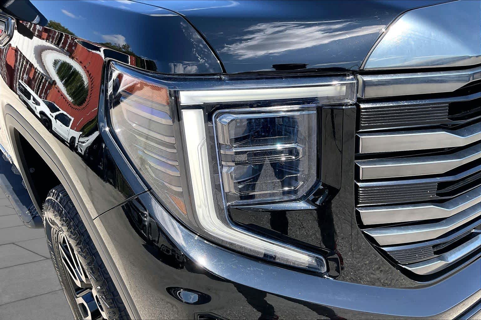 2023 GMC Sierra 1500 photo 28 of 35