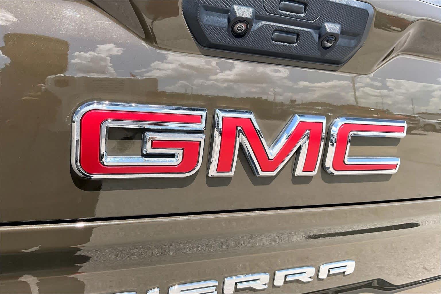 Certified Used 2023 DEEP BRONZE METALLIC GMC AT4 image 31
