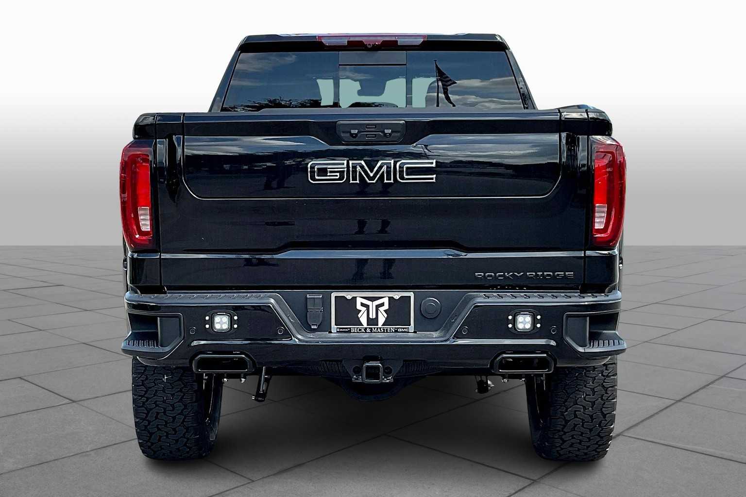 2025 GMC Sierra 1500 AT4 - 3