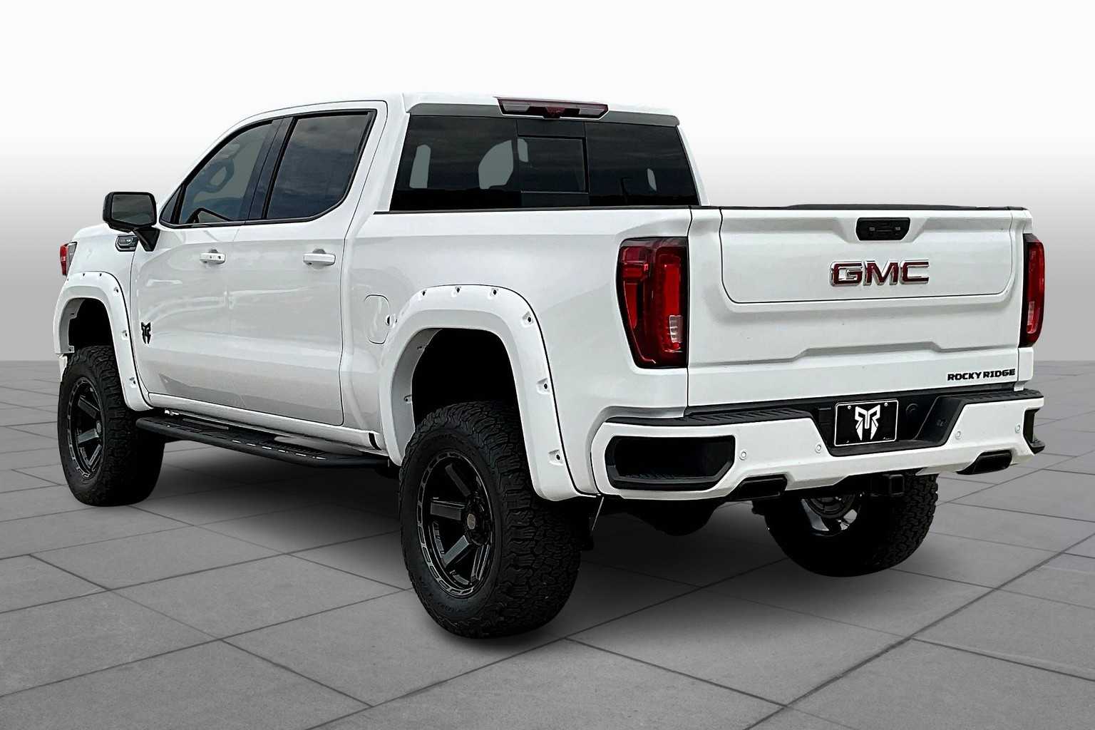 2025 GMC Sierra 1500 AT4 - 6