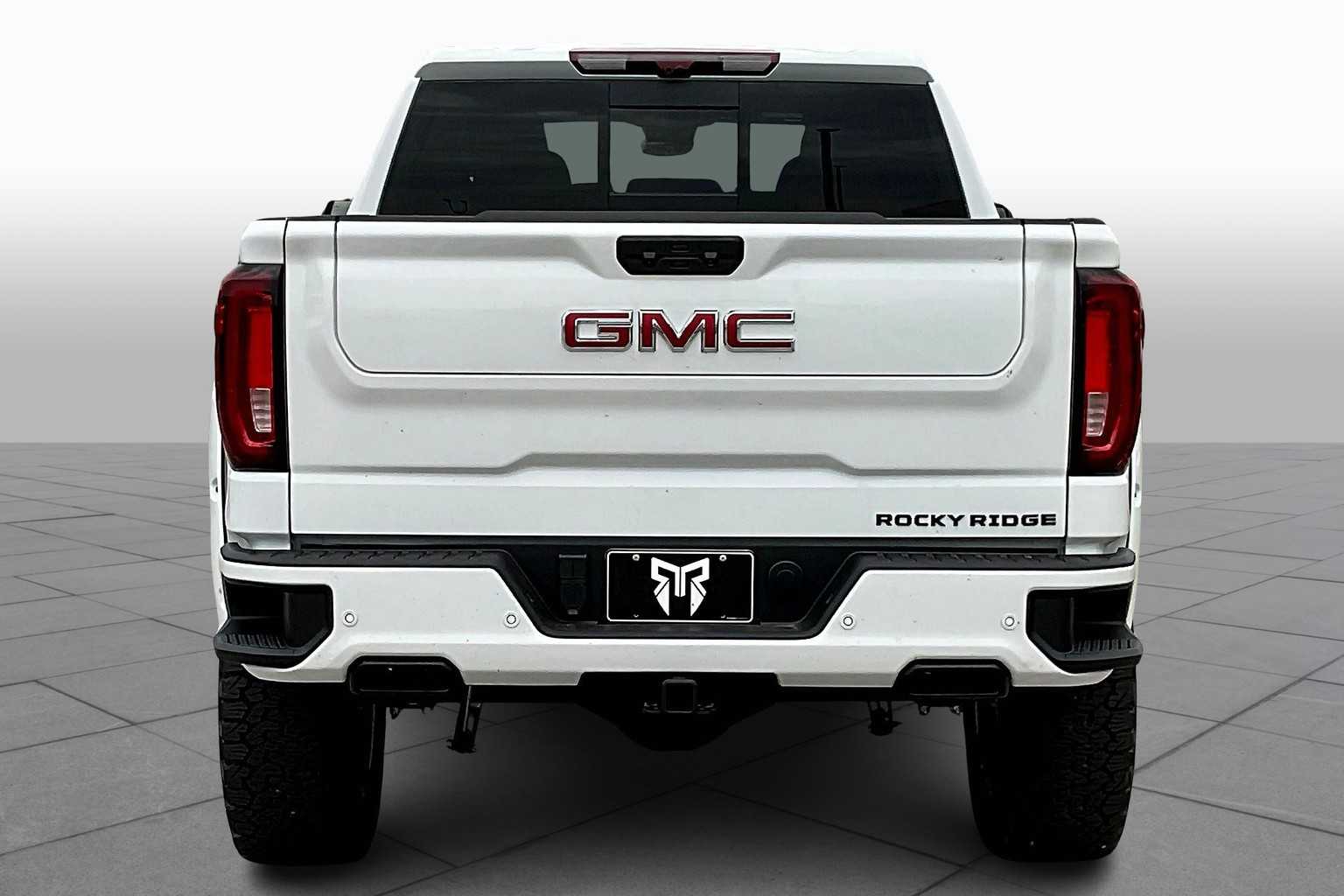 2025 GMC Sierra 1500 AT4 - 3