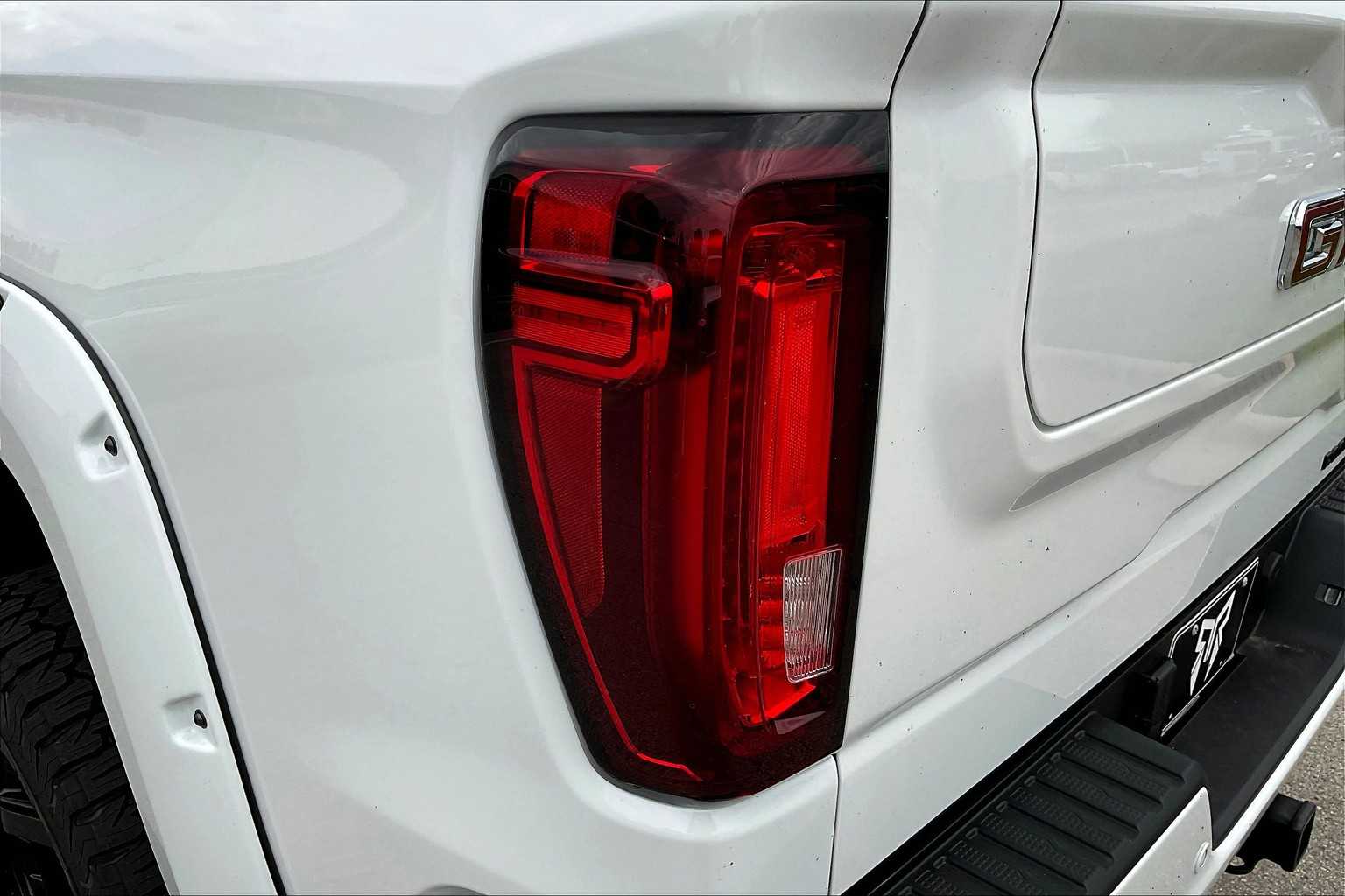 2025 GMC Sierra 1500 AT4 - 11