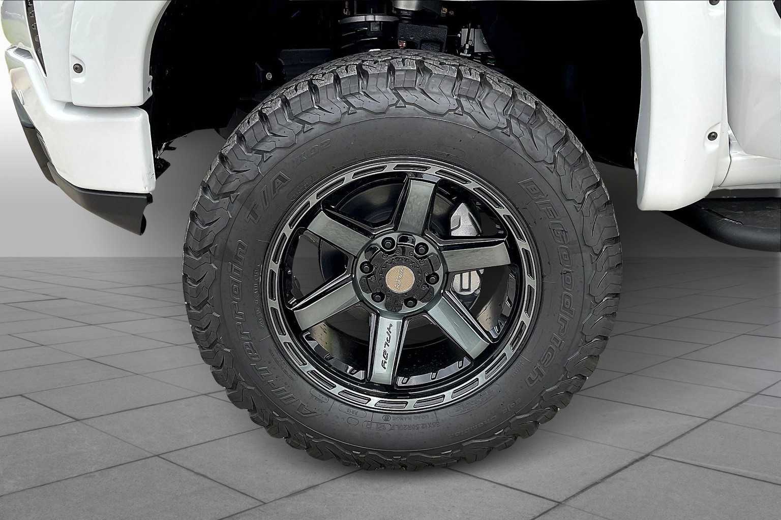 2025 GMC Sierra 1500 AT4 - 8