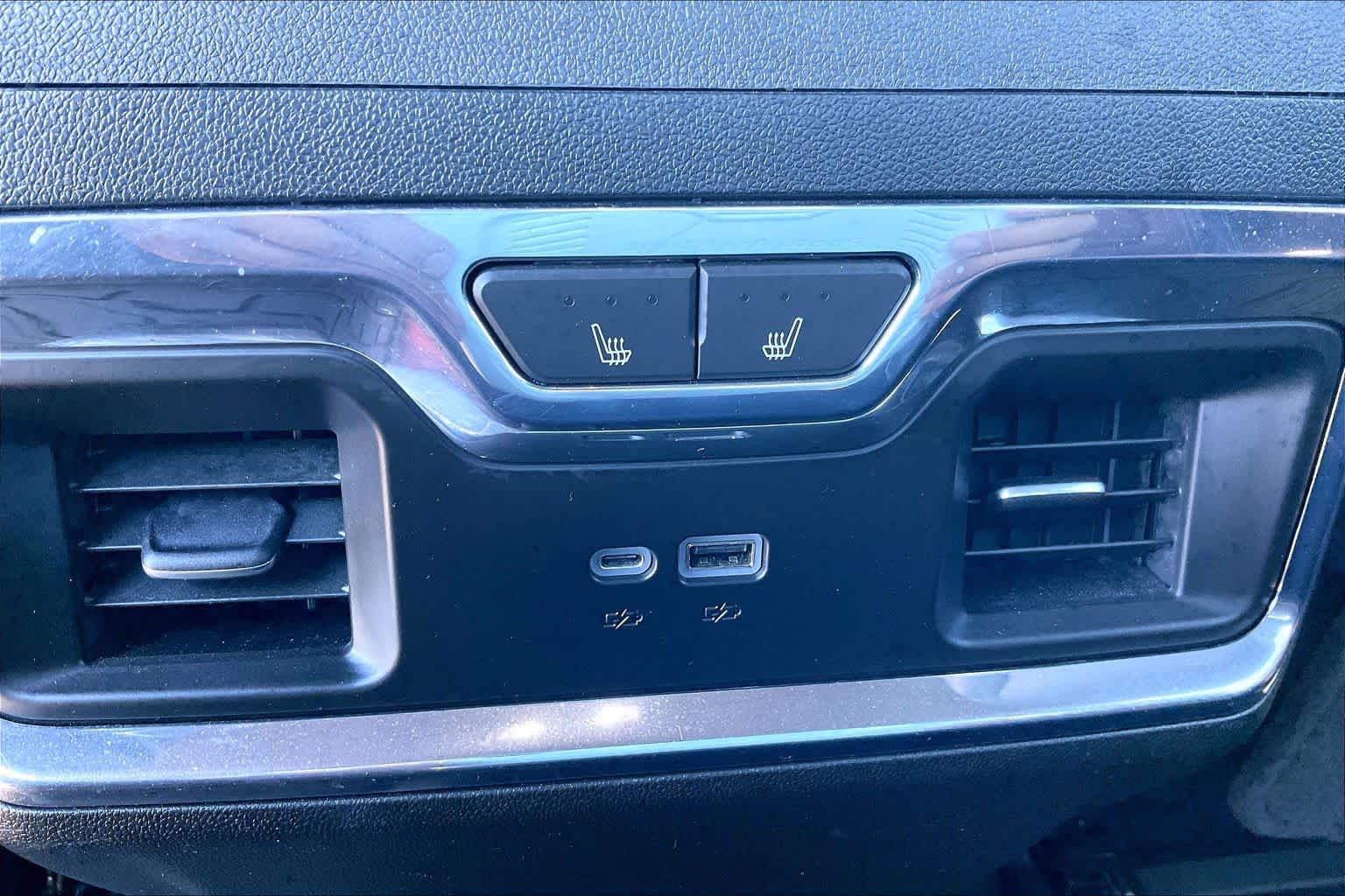 2024 GMC Sierra 1500 photo 32 of 35
