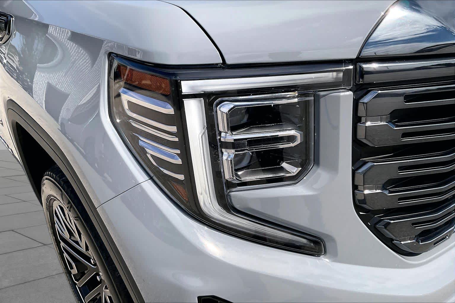 2024 GMC Sierra 1500 photo 28 of 35