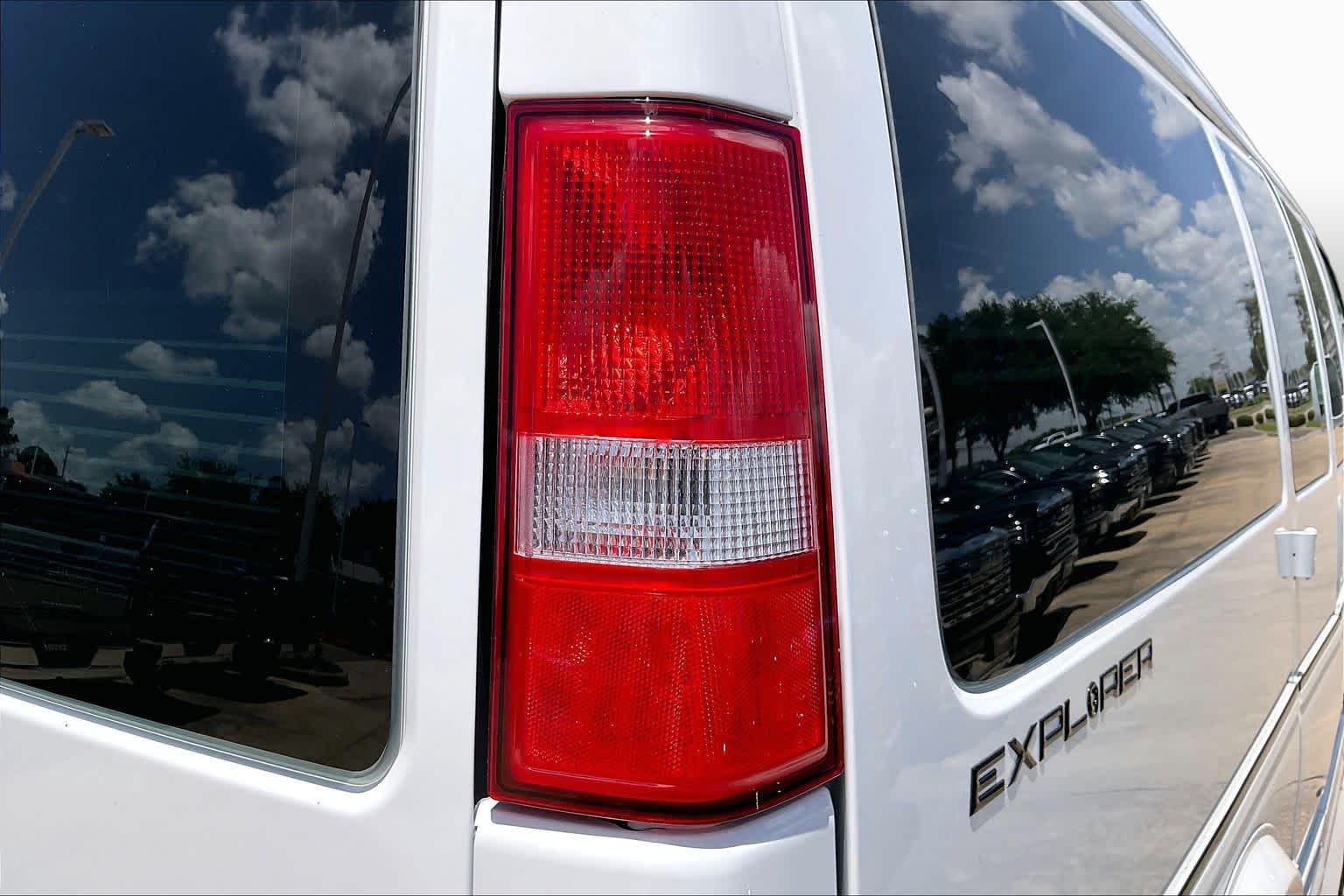 New 2026 Summit White GMC Work Van image 11