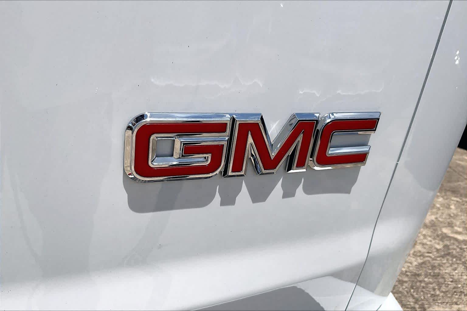 New 2026 Summit White GMC Work Van image 8