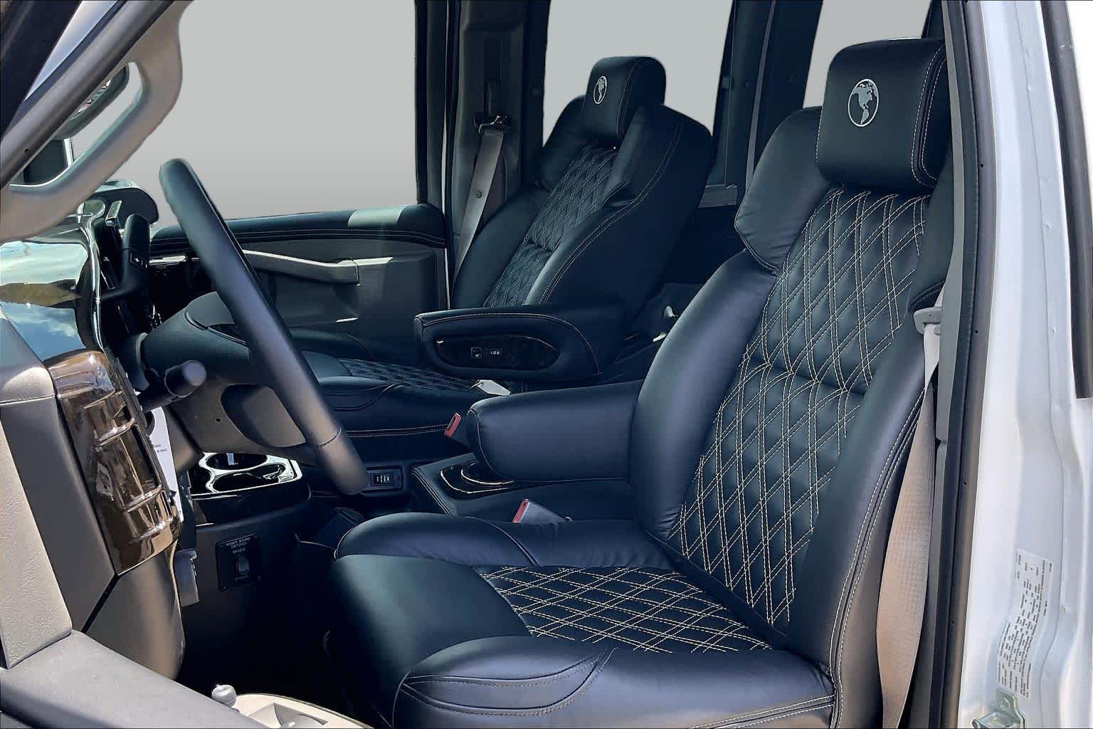 New 2026 Summit White GMC Work Van image 14