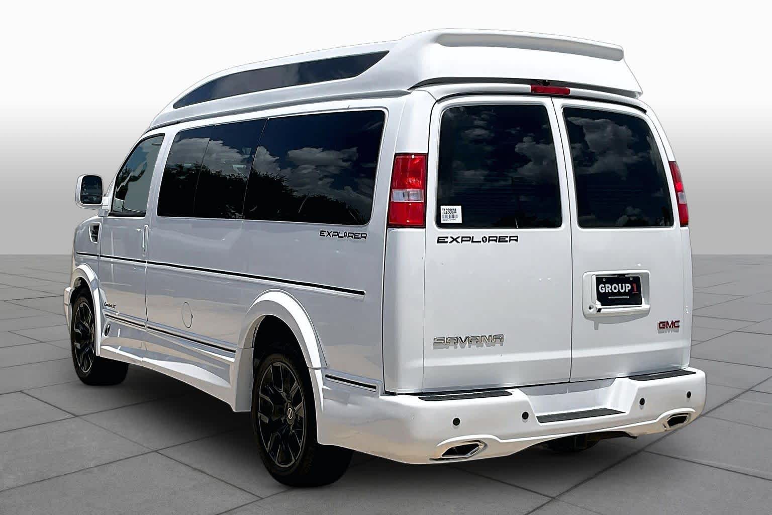 New 2026 Summit White GMC Work Van image 7