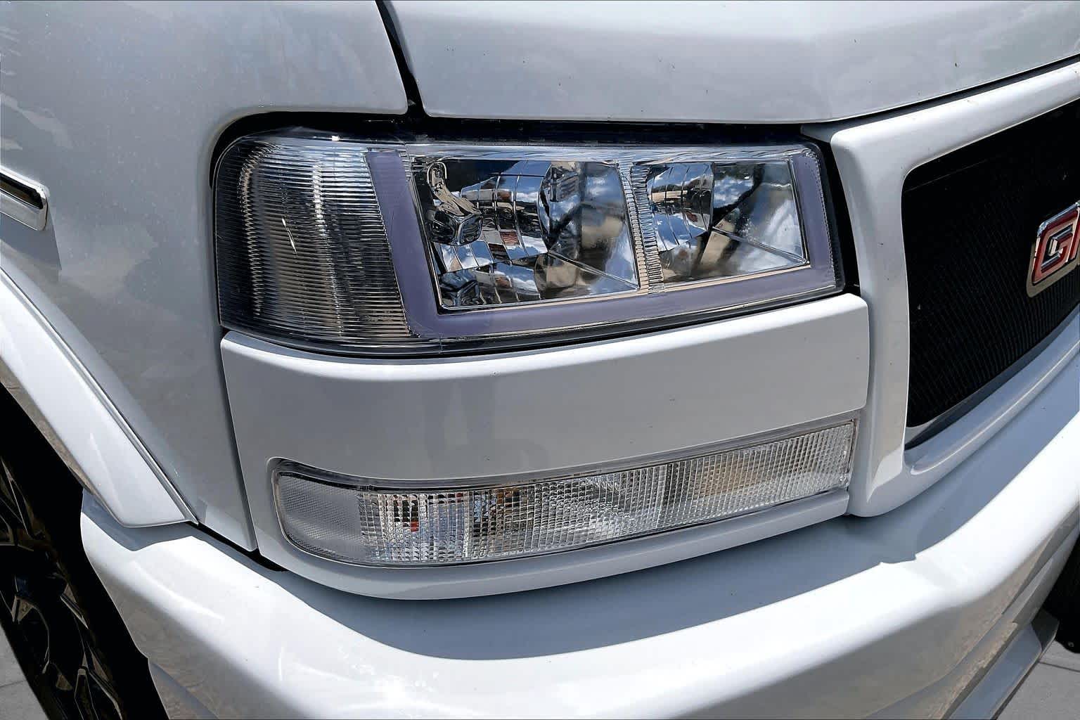 New 2026 Summit White GMC Work Van image 15