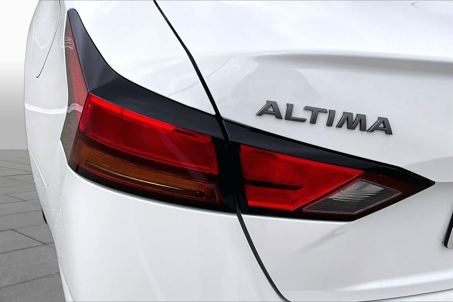 2024 Nissan Altima 2.5 SR Glacier White at HGreg Houston