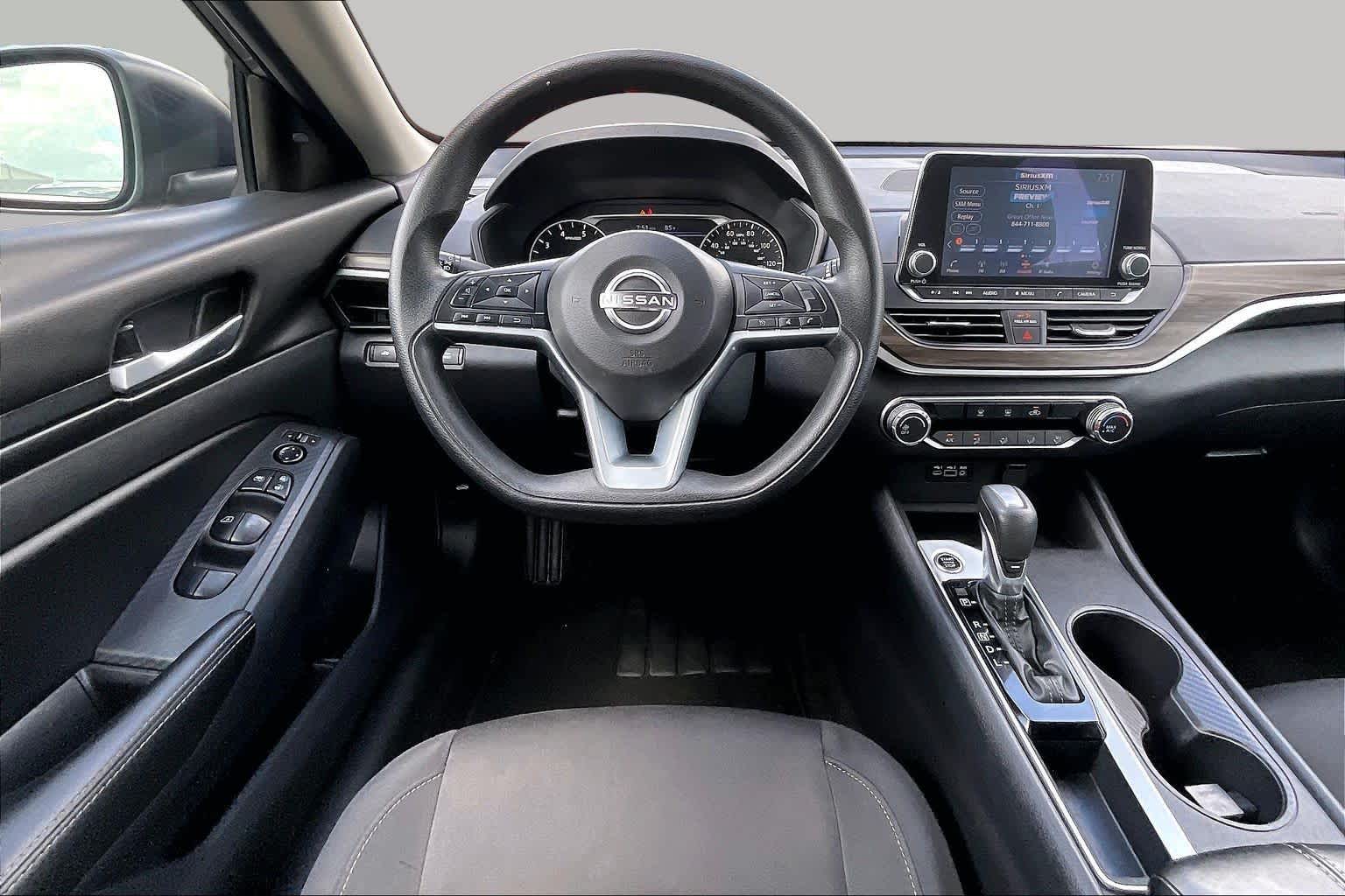 2025 Nissan Altima photo 6 of 33