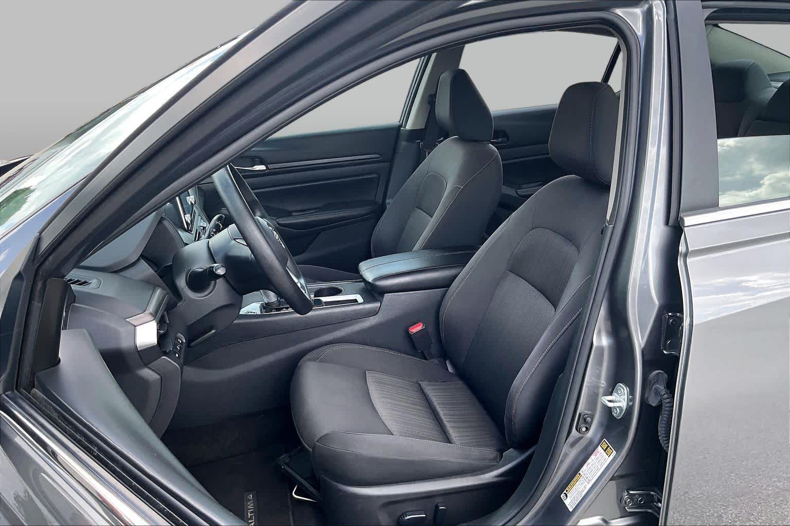 2025 Nissan Altima photo 8 of 33