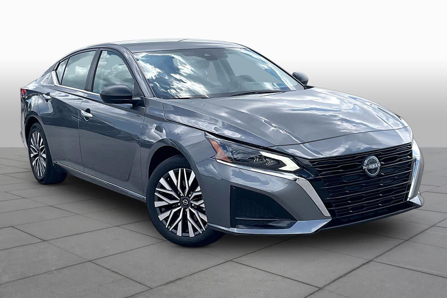 2025 Nissan Altima photo 3 of 33
