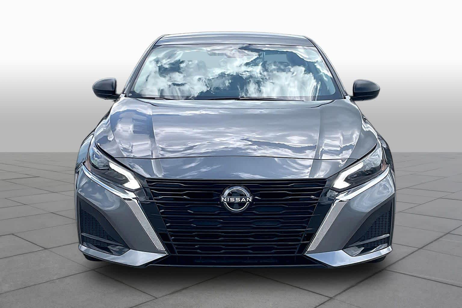 2025 Nissan Altima photo 4 of 33