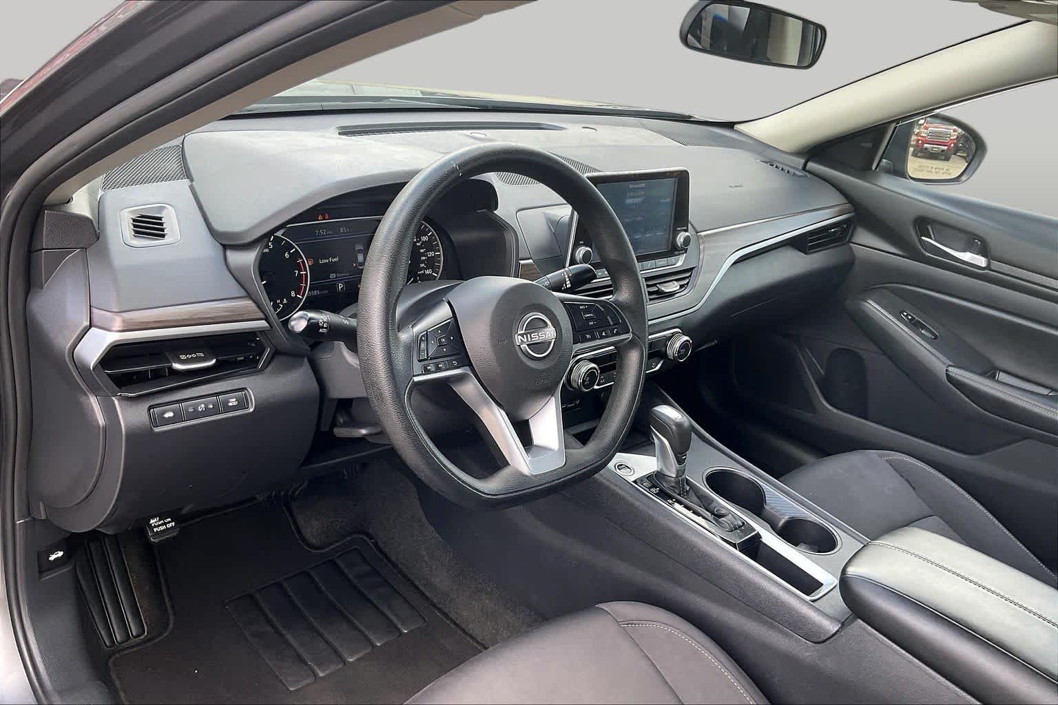 2025 Nissan Altima photo 17 of 33