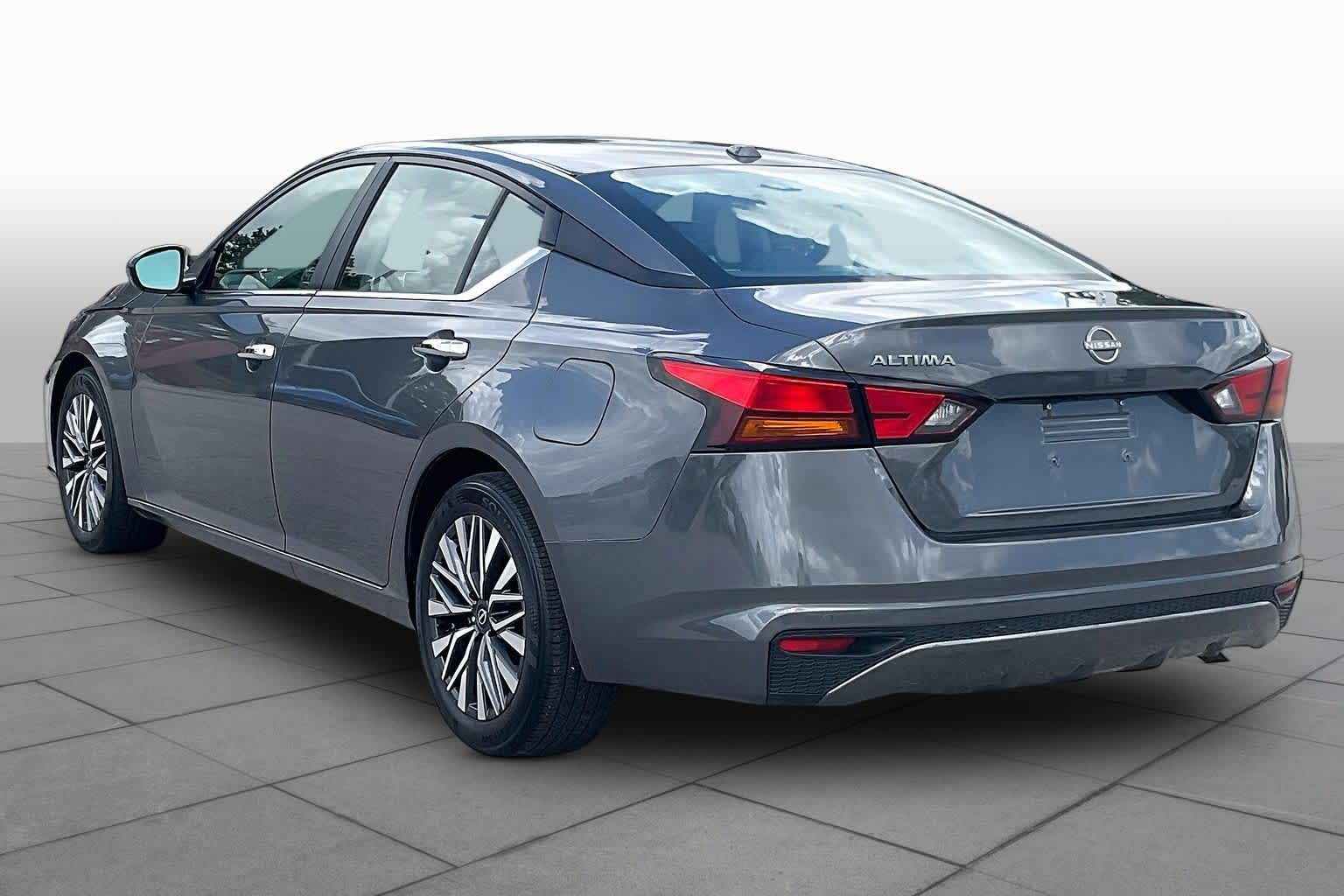 2025 Nissan Altima photo 12 of 33
