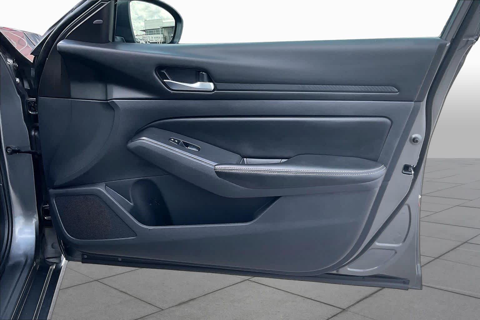 2025 Nissan Altima photo 22 of 33