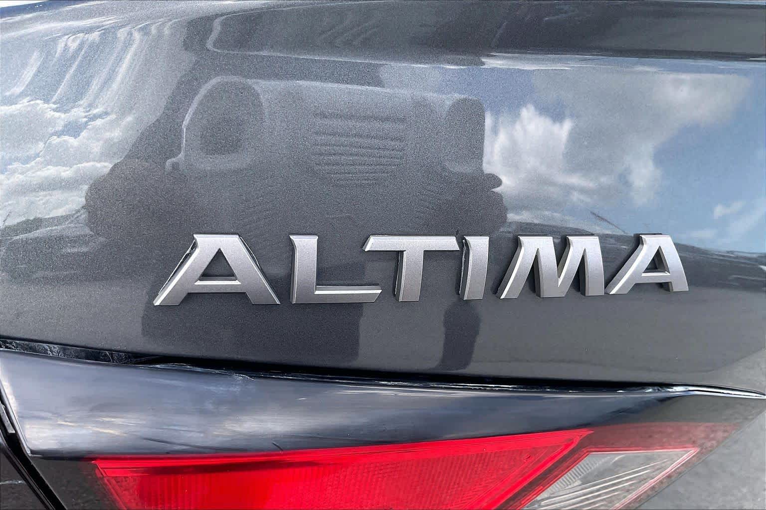 2025 Nissan Altima photo 10 of 33