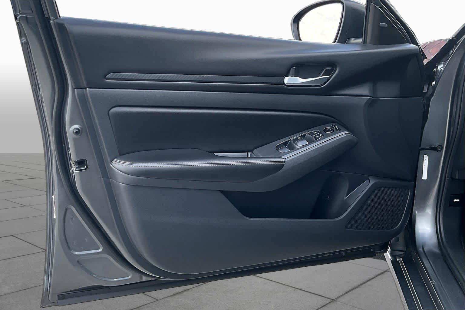 2025 Nissan Altima photo 21 of 33