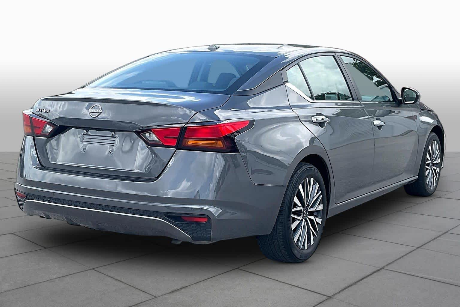 2025 Nissan Altima photo 13 of 33