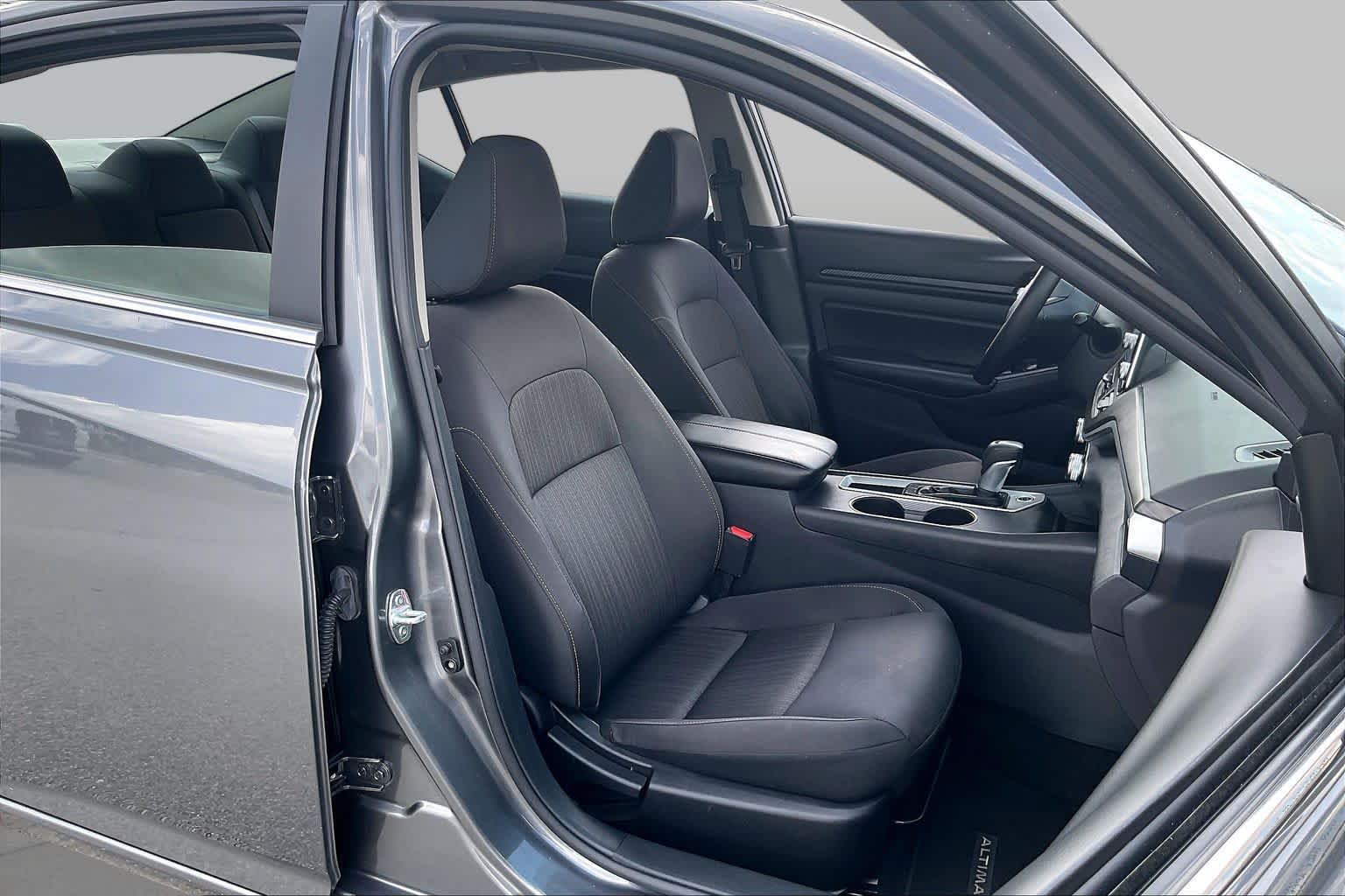 2025 Nissan Altima photo 9 of 33