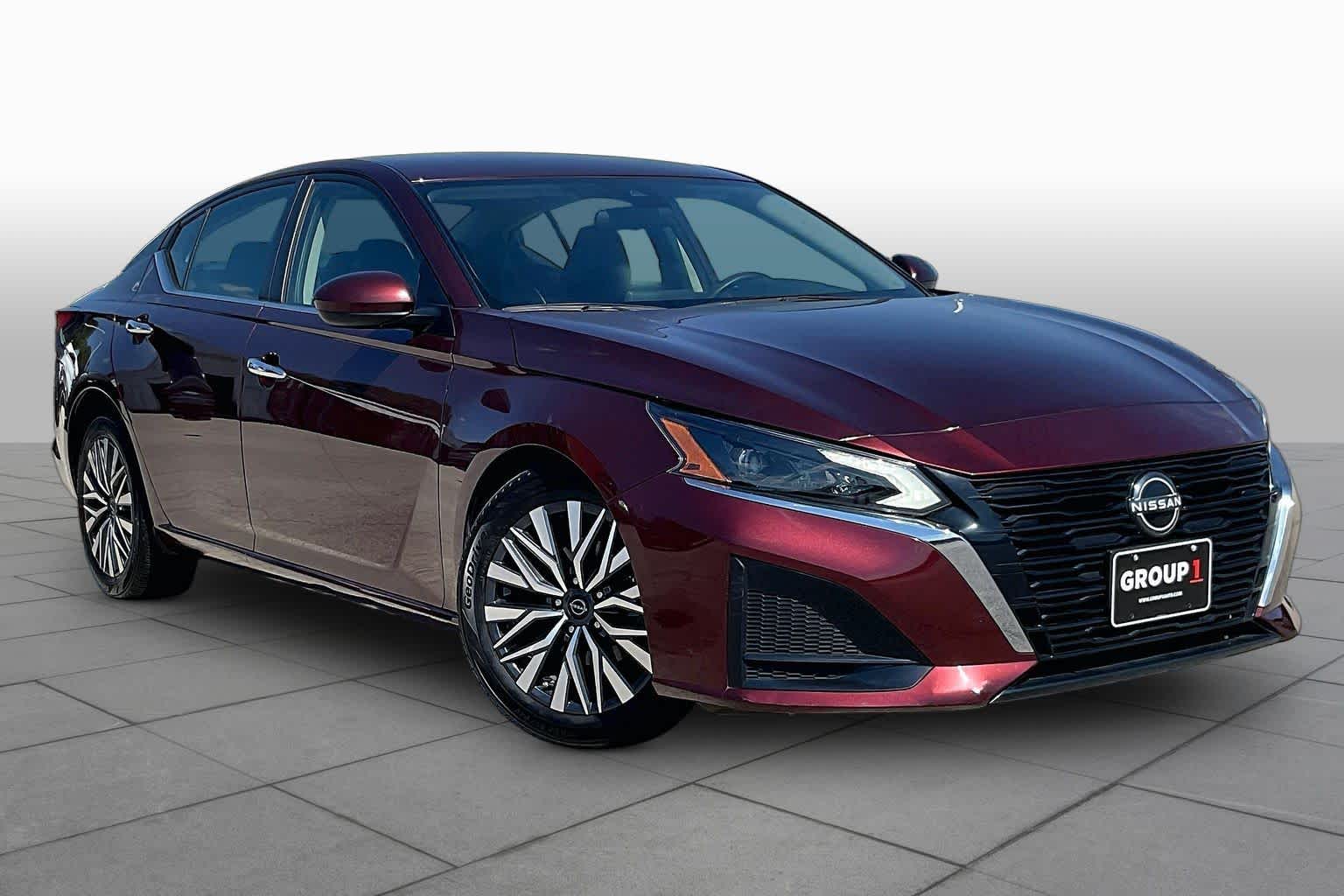 2023 Nissan Altima photo 3 of 34