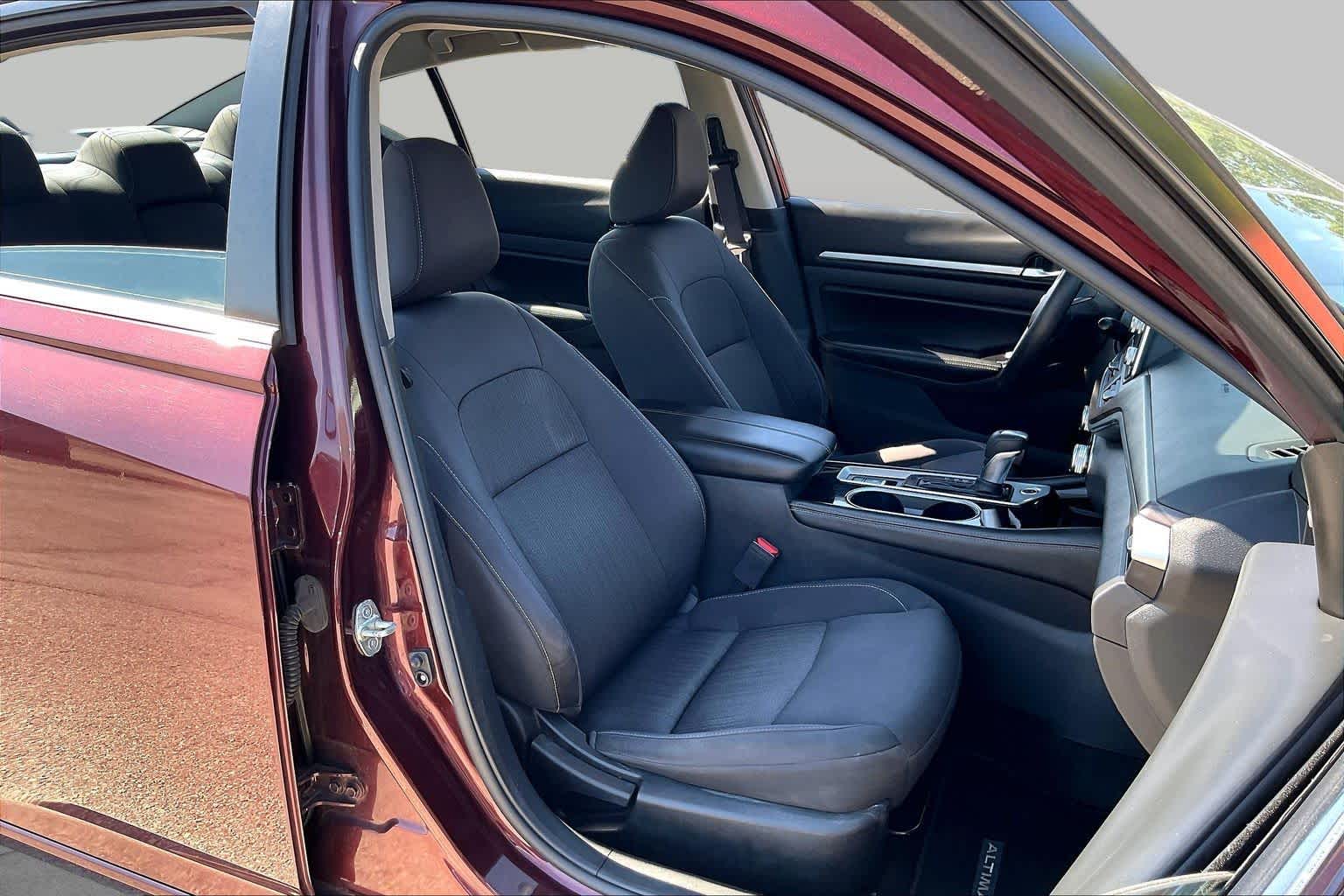 2023 Nissan Altima photo 9 of 34