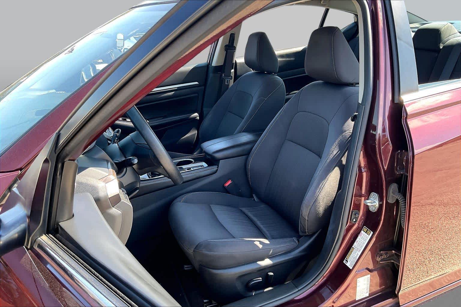 2023 Nissan Altima photo 8 of 34