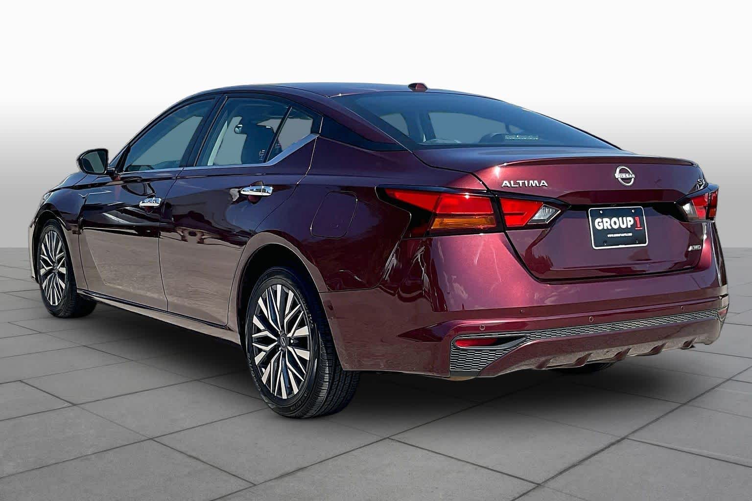 2023 Nissan Altima photo 12 of 34