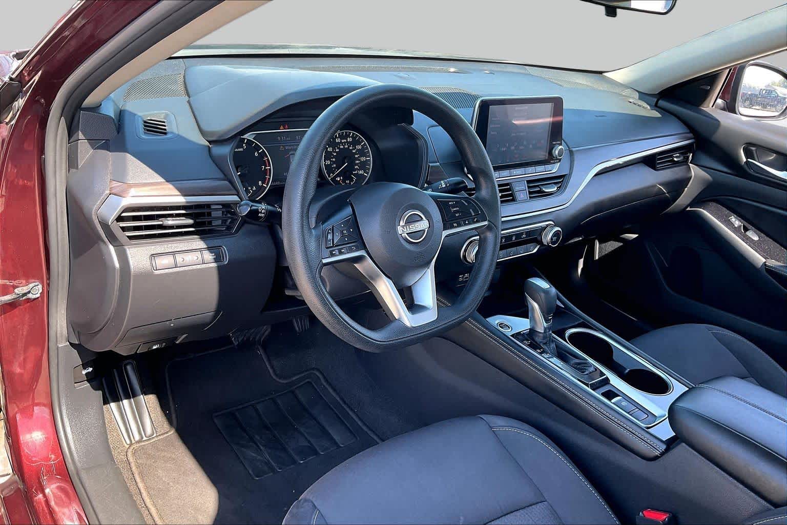 2023 Nissan Altima photo 17 of 34