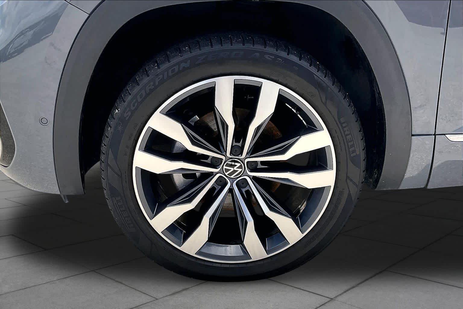 2023 Volkswagen Atlas Cross Sport 3.6L V6 SEL Premium R-Line Pure Gray at AutoNation USA Houston