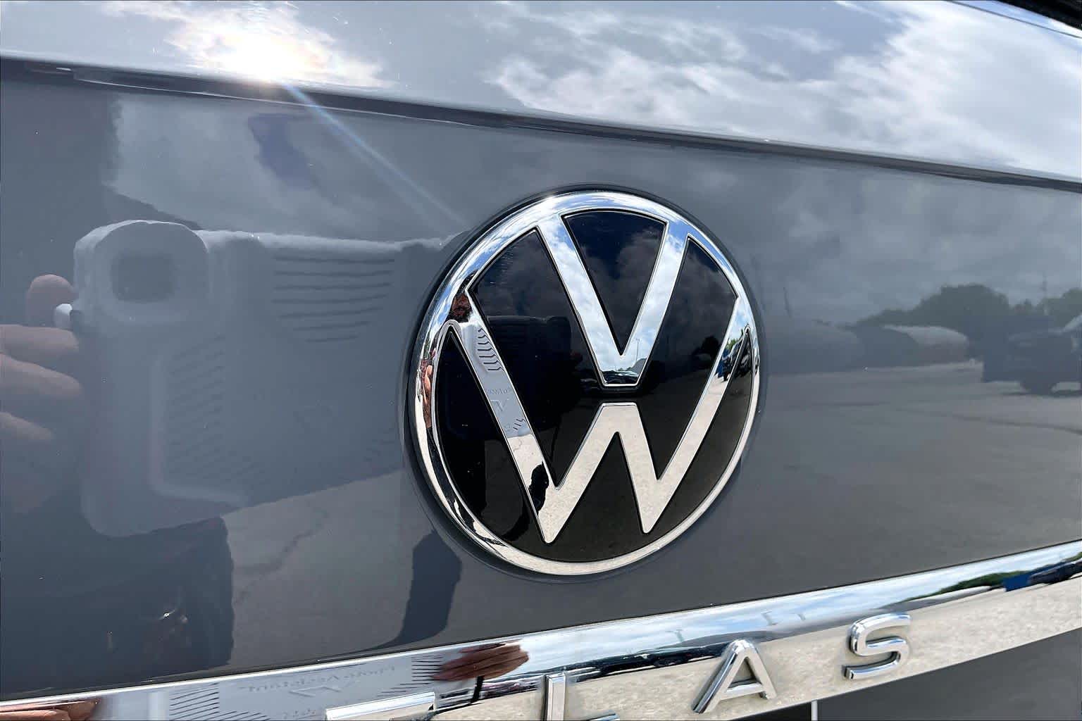 2023 Volkswagen Atlas Cross Sport 3.6L V6 SEL Premium R-Line Pure Gray at AutoNation USA Houston