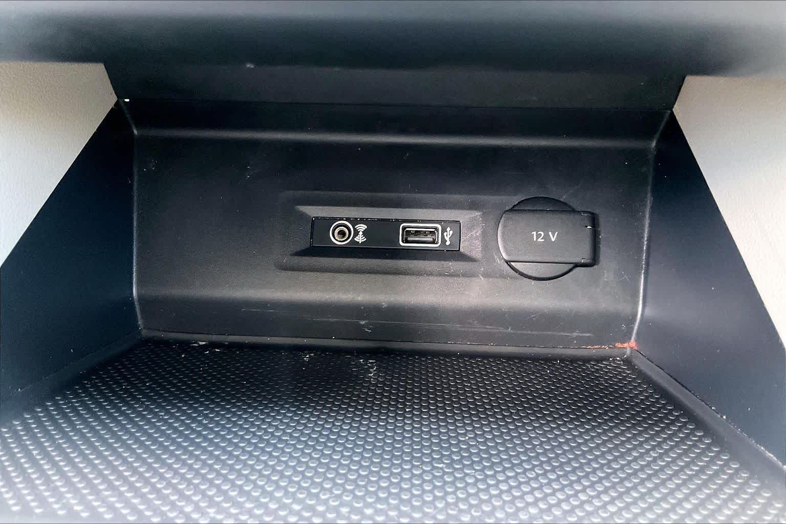 2019 Volkswagen Atlas 2.0T SE w/Technology Pure White at Westside Kia