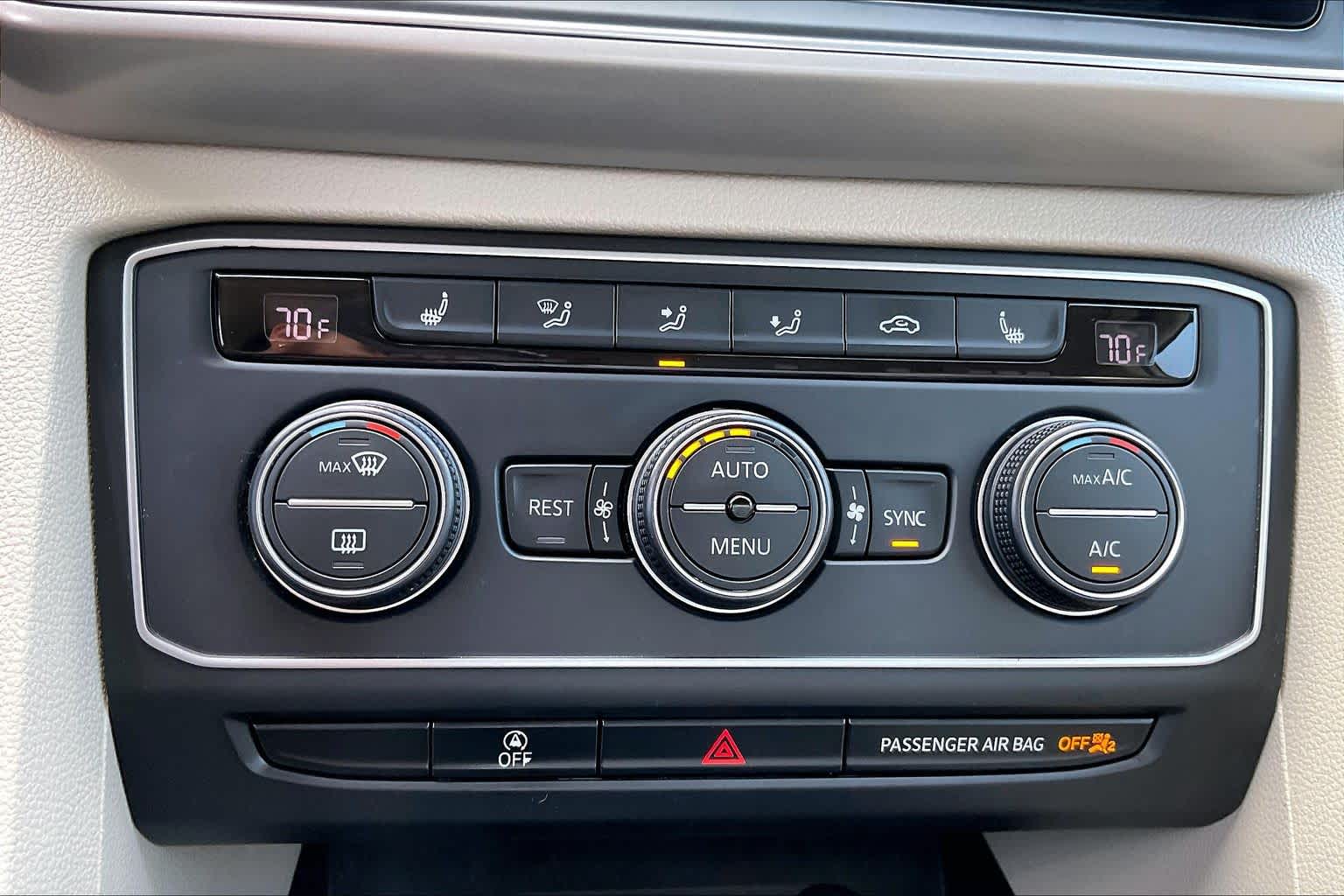 2019 Volkswagen Atlas 2.0T SE w/Technology Pure White at Westside Kia