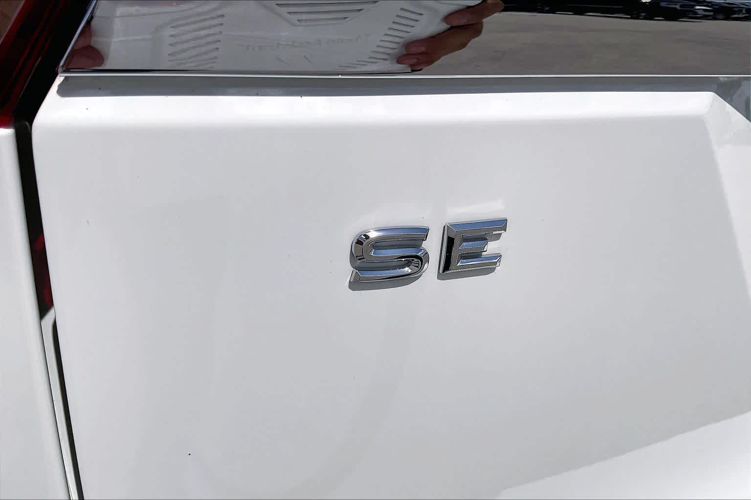 2019 Volkswagen Atlas 2.0T SE w/Technology Pure White at Westside Kia