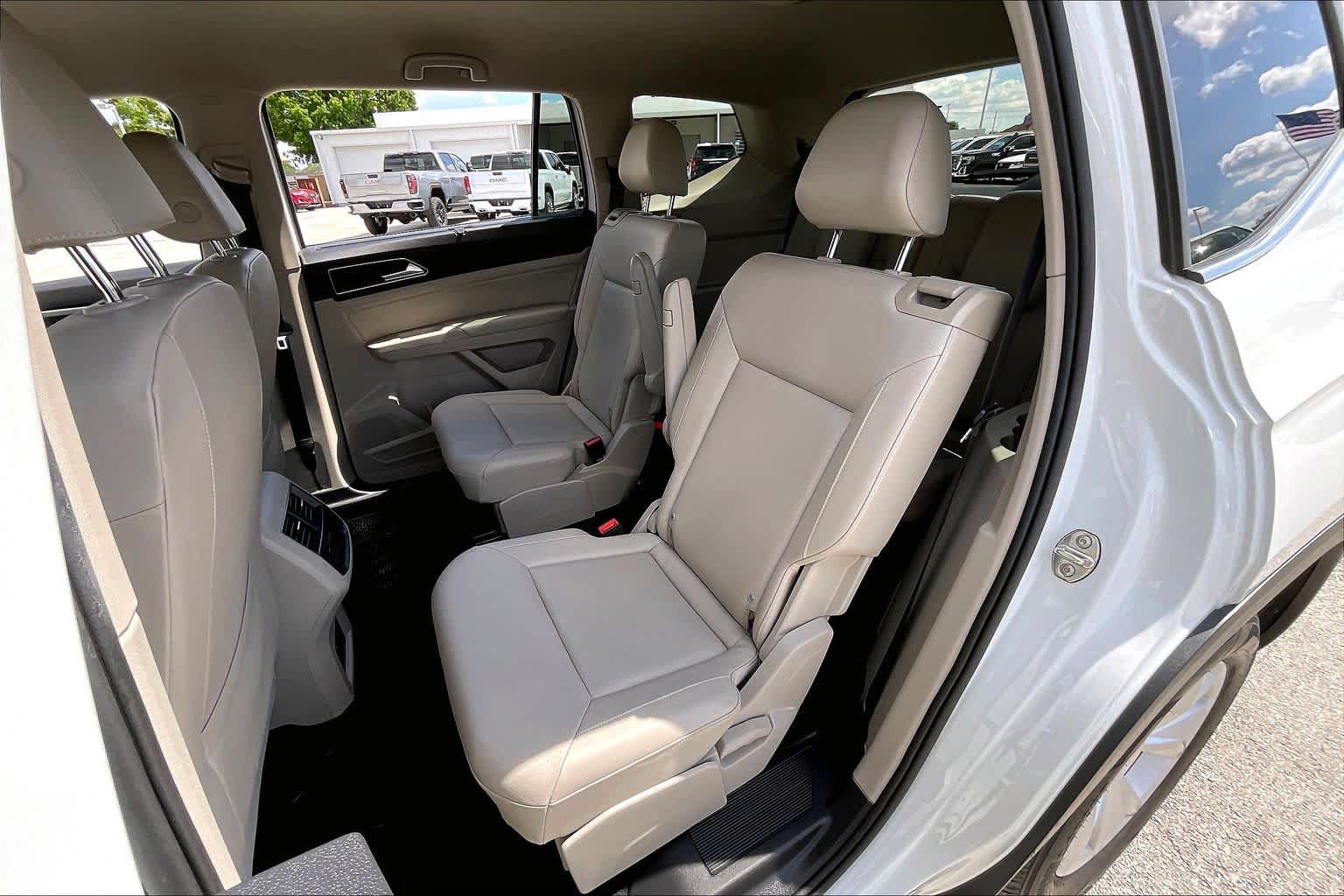 2019 Volkswagen Atlas 2.0T SE w/Technology Pure White at Westside Kia