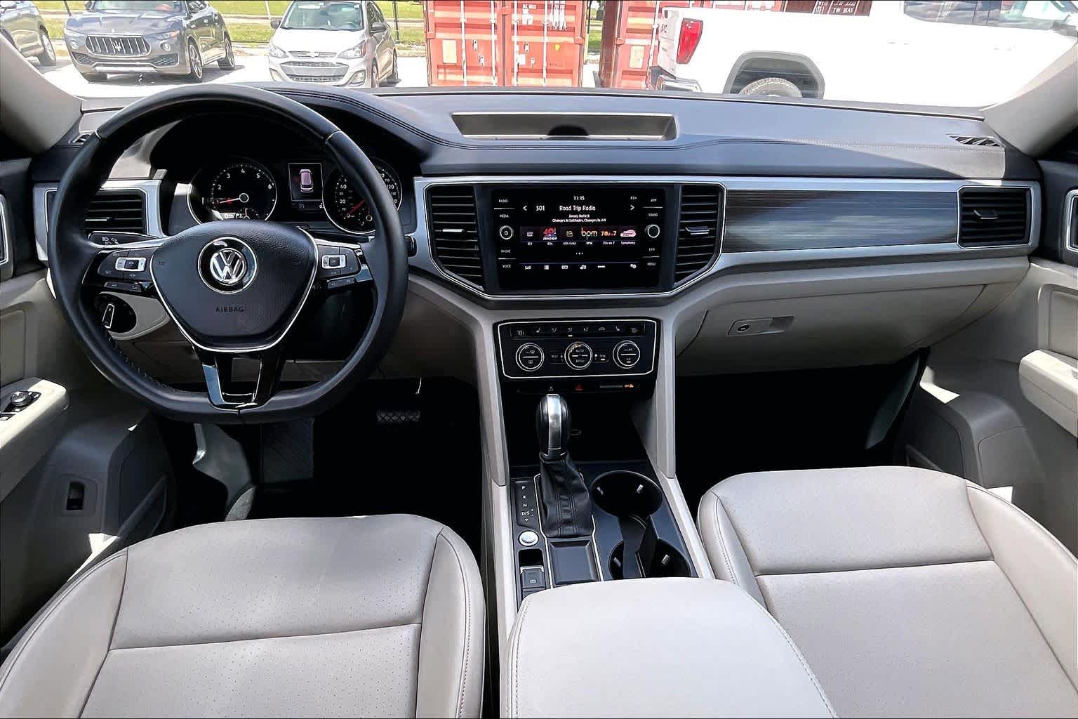 2019 Volkswagen Atlas 2.0T SE w/Technology Pure White at Westside Kia