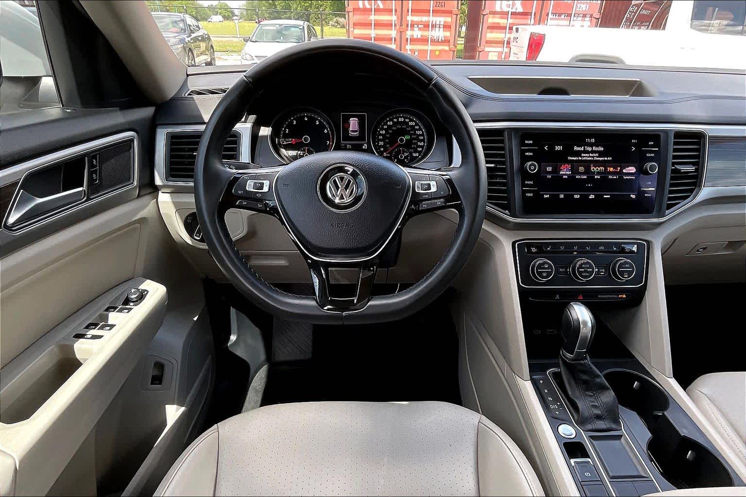 2019 Volkswagen Atlas 2.0T SE w/Technology Pure White at Westside Kia