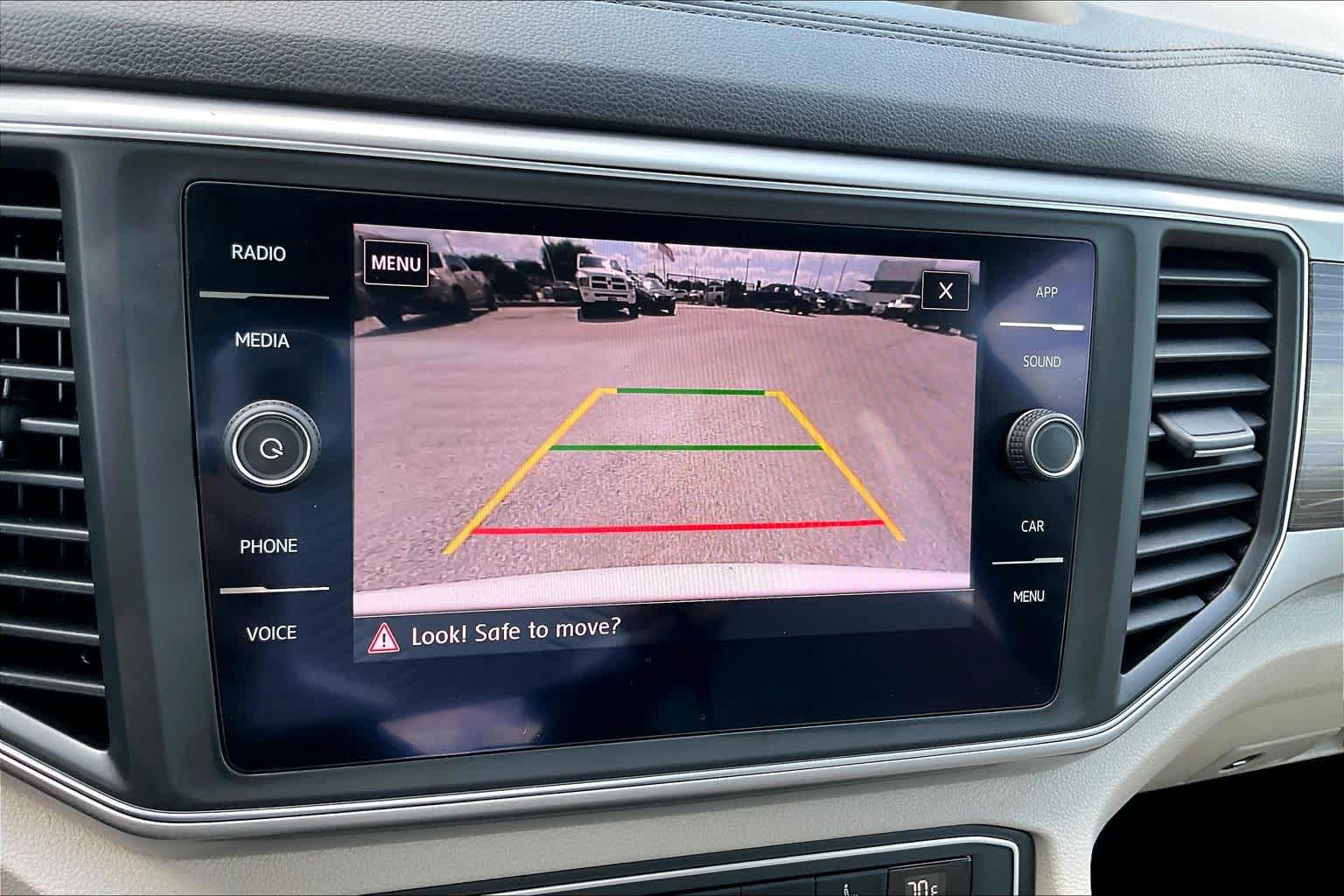 2019 Volkswagen Atlas 2.0T SE w/Technology Pure White at Westside Kia