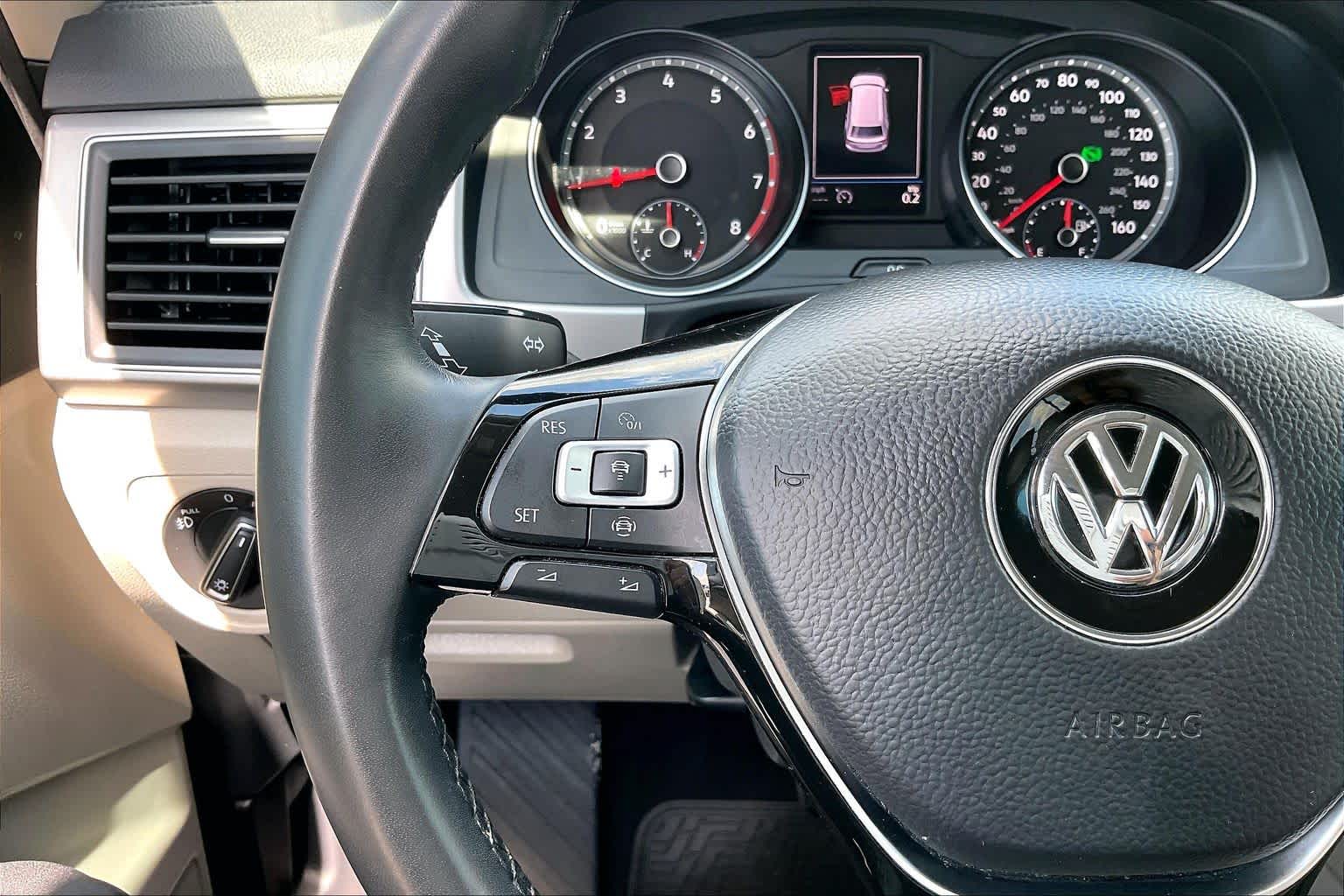 2019 Volkswagen Atlas 2.0T SE w/Technology Pure White at Westside Kia