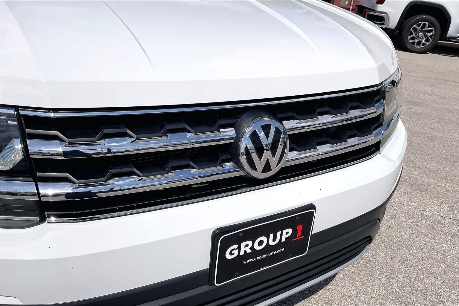 2019 Volkswagen Atlas 2.0T SE w/Technology Pure White at Westside Kia