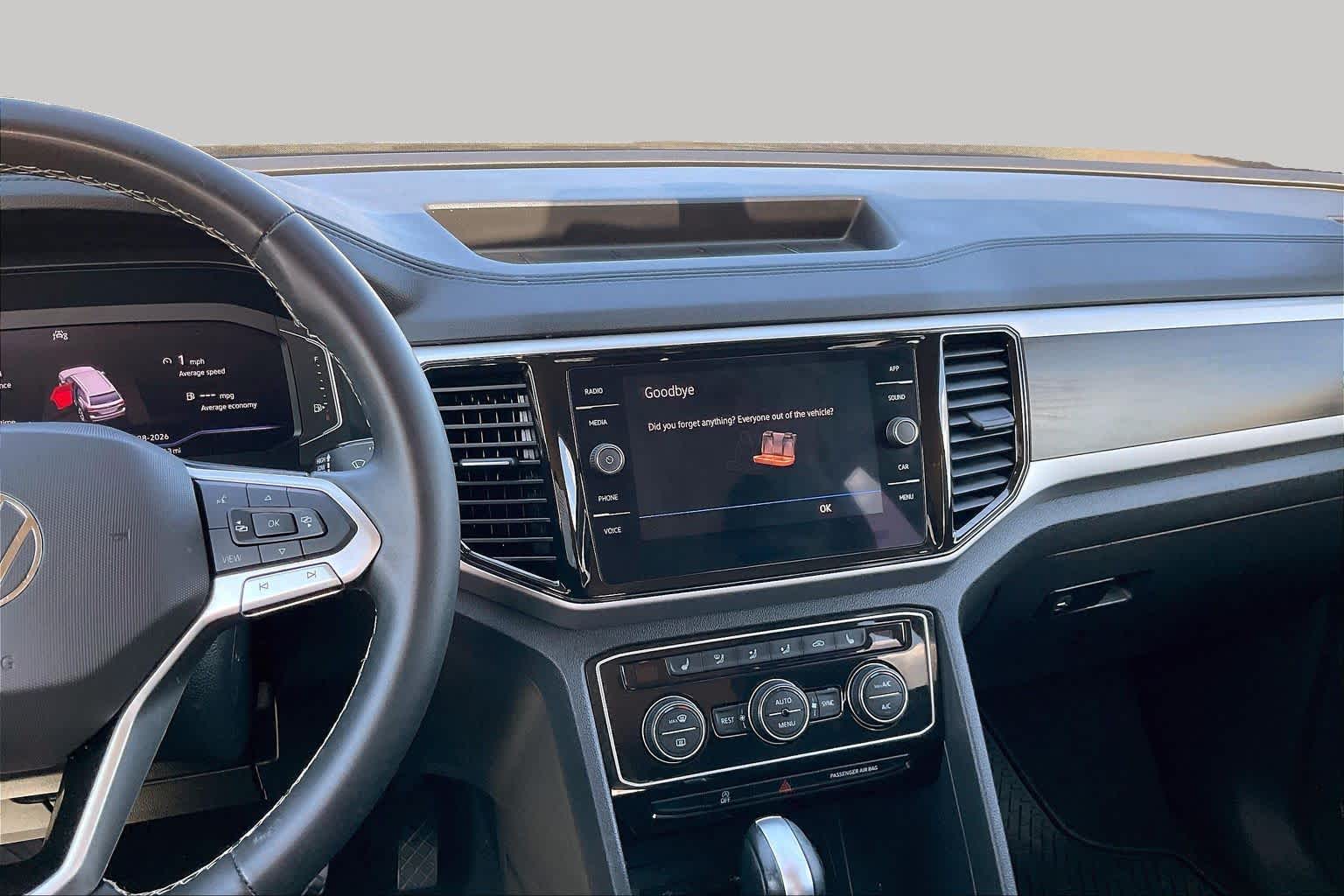 2023 Volkswagen Atlas photo 7 of 37