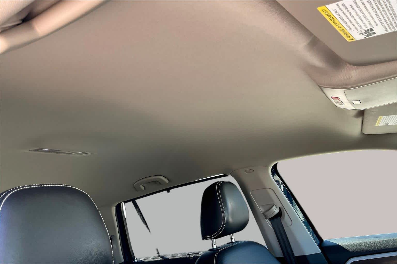 2023 Volkswagen Atlas photo 14 of 37