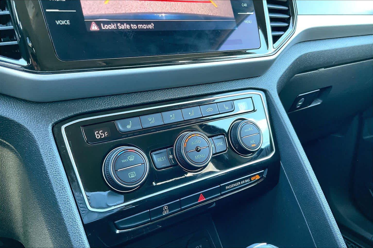 2023 Volkswagen Atlas photo 35 of 37